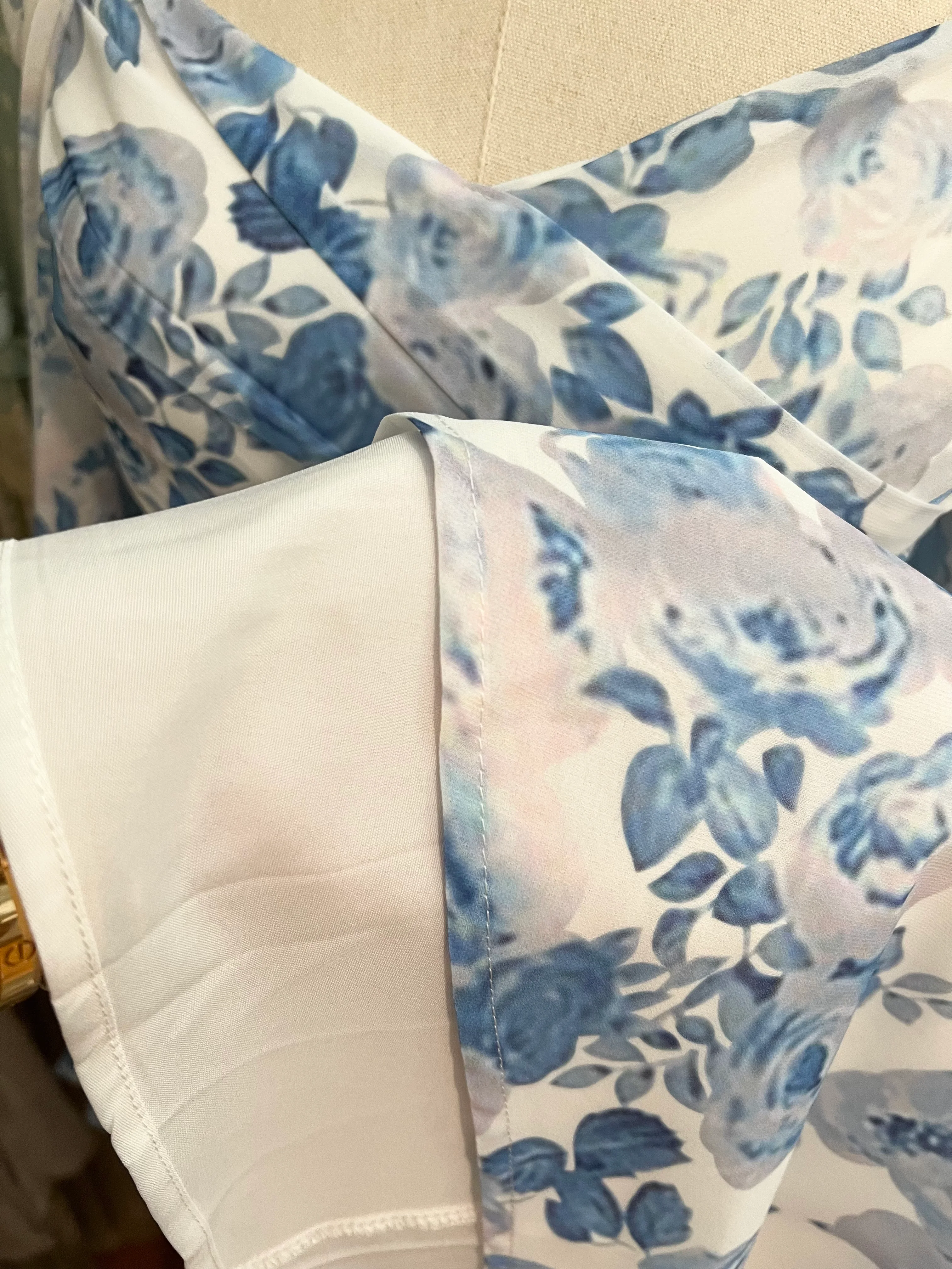 Blue roses dress - Image 12