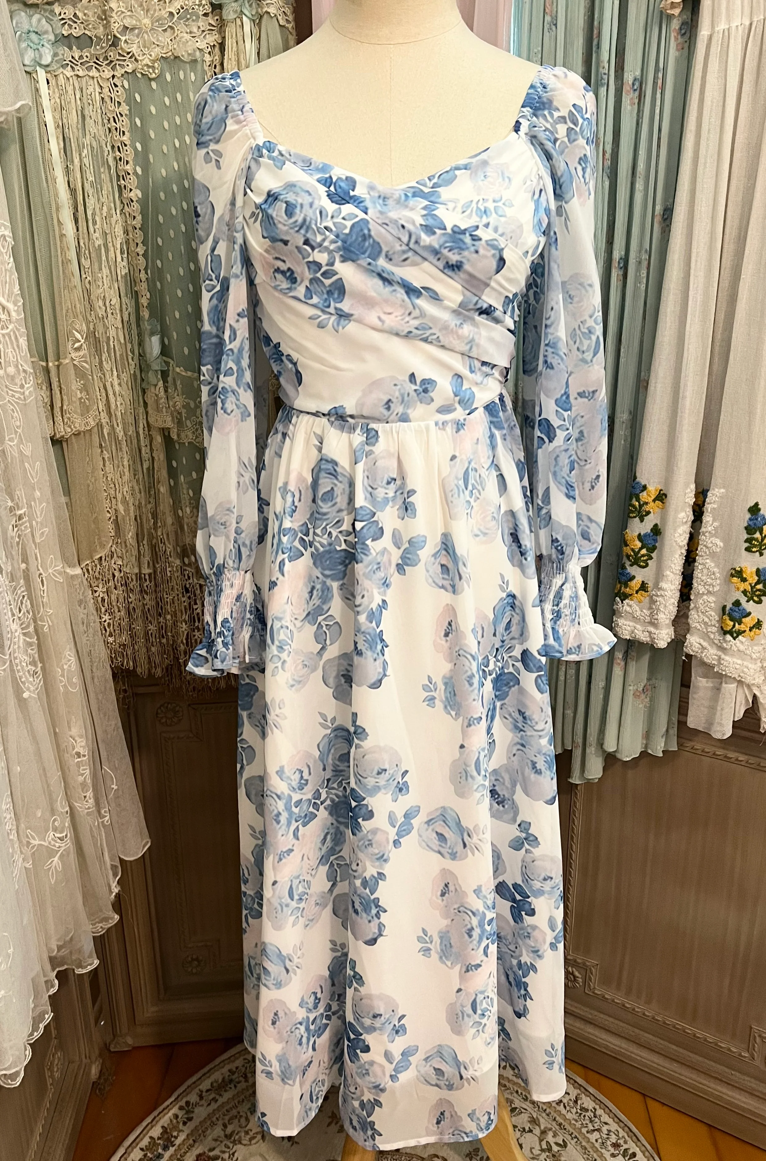 Blue roses dress - Image 4