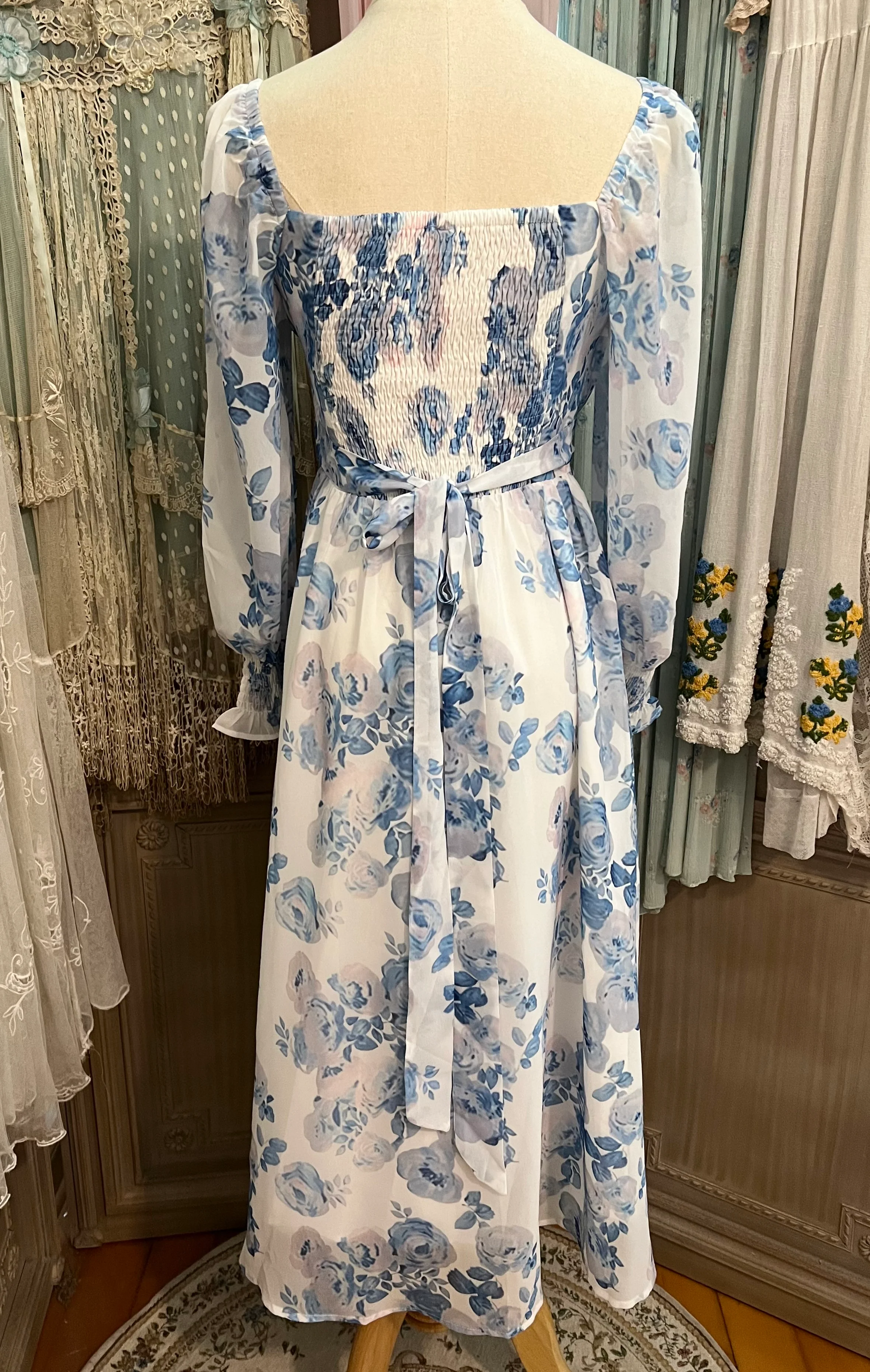 Blue roses dress - Image 5