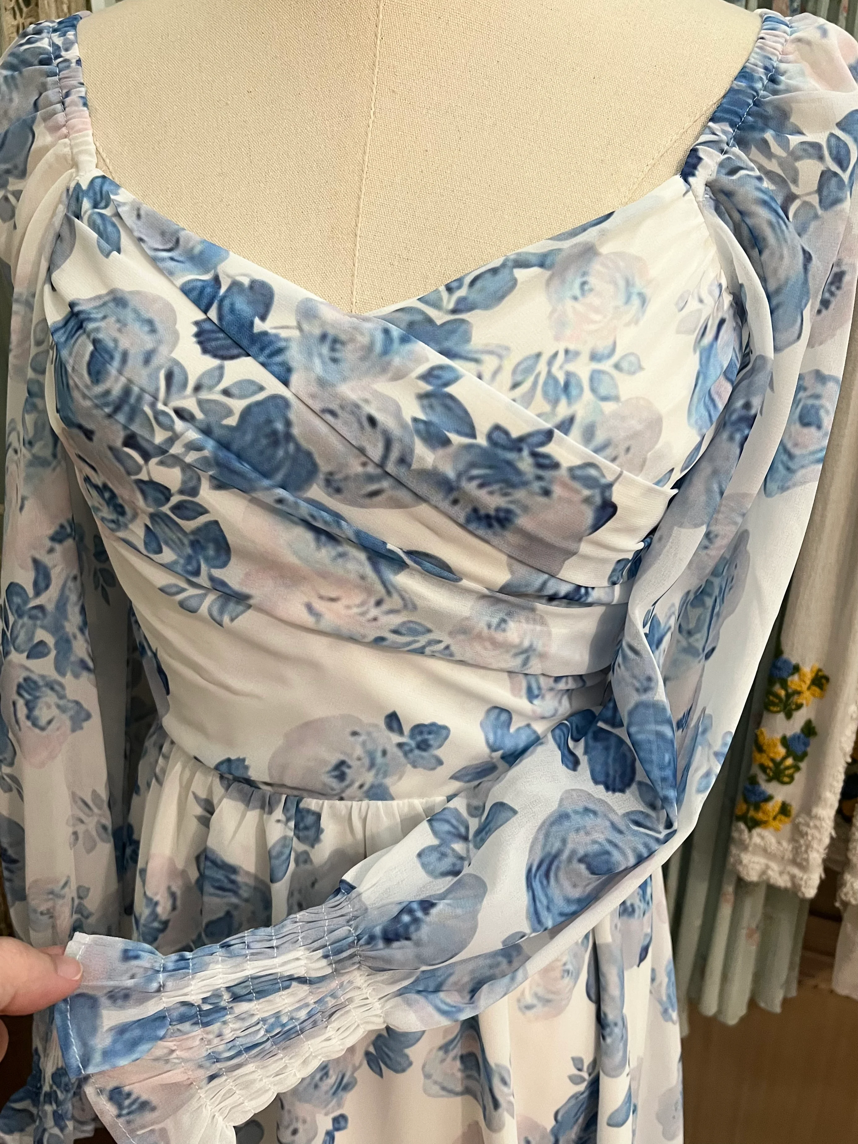 Blue roses dress - Image 7