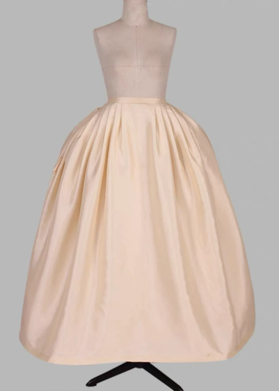 Elizabeth gown - Image 5