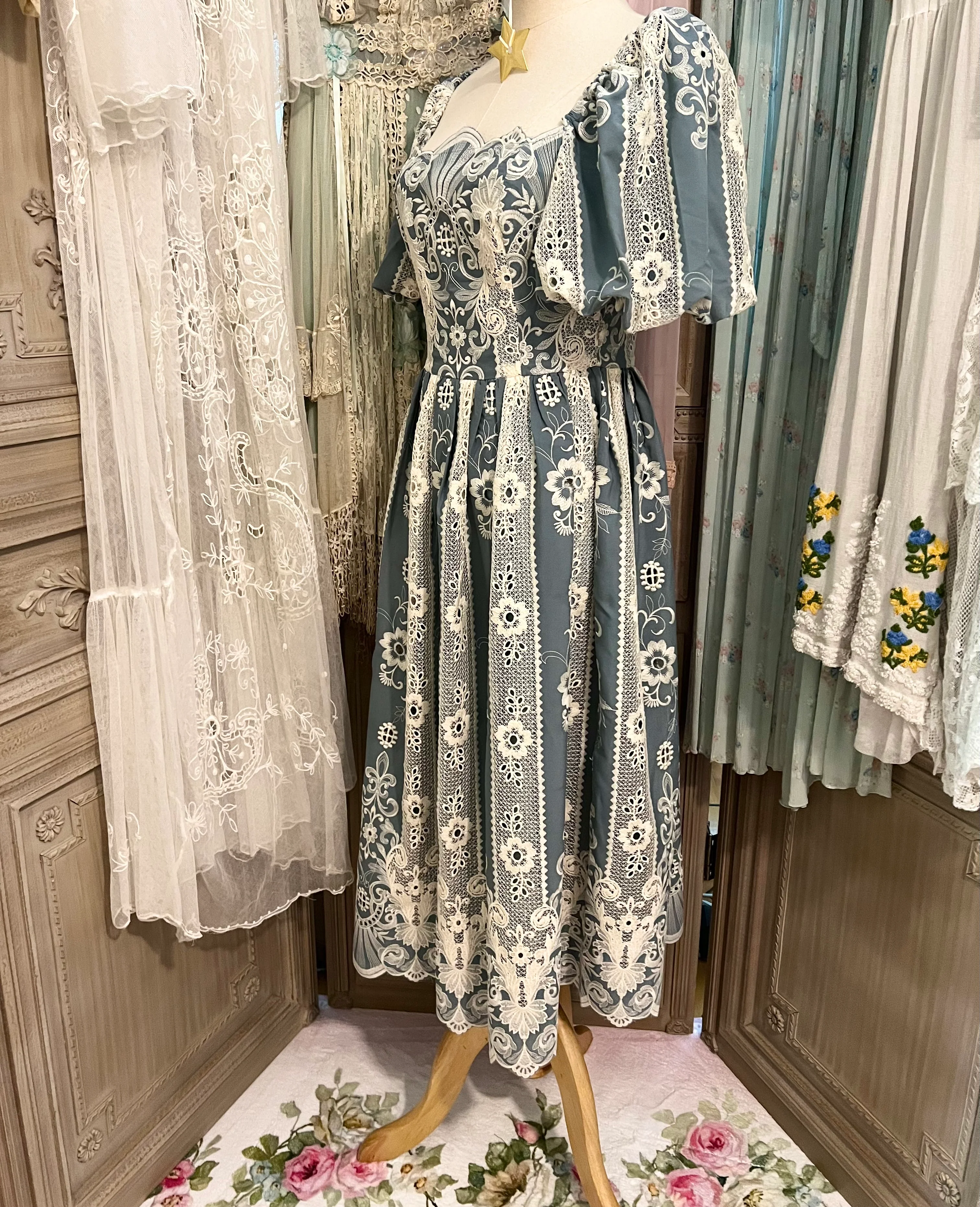 Silhouette romance dress - Image 10