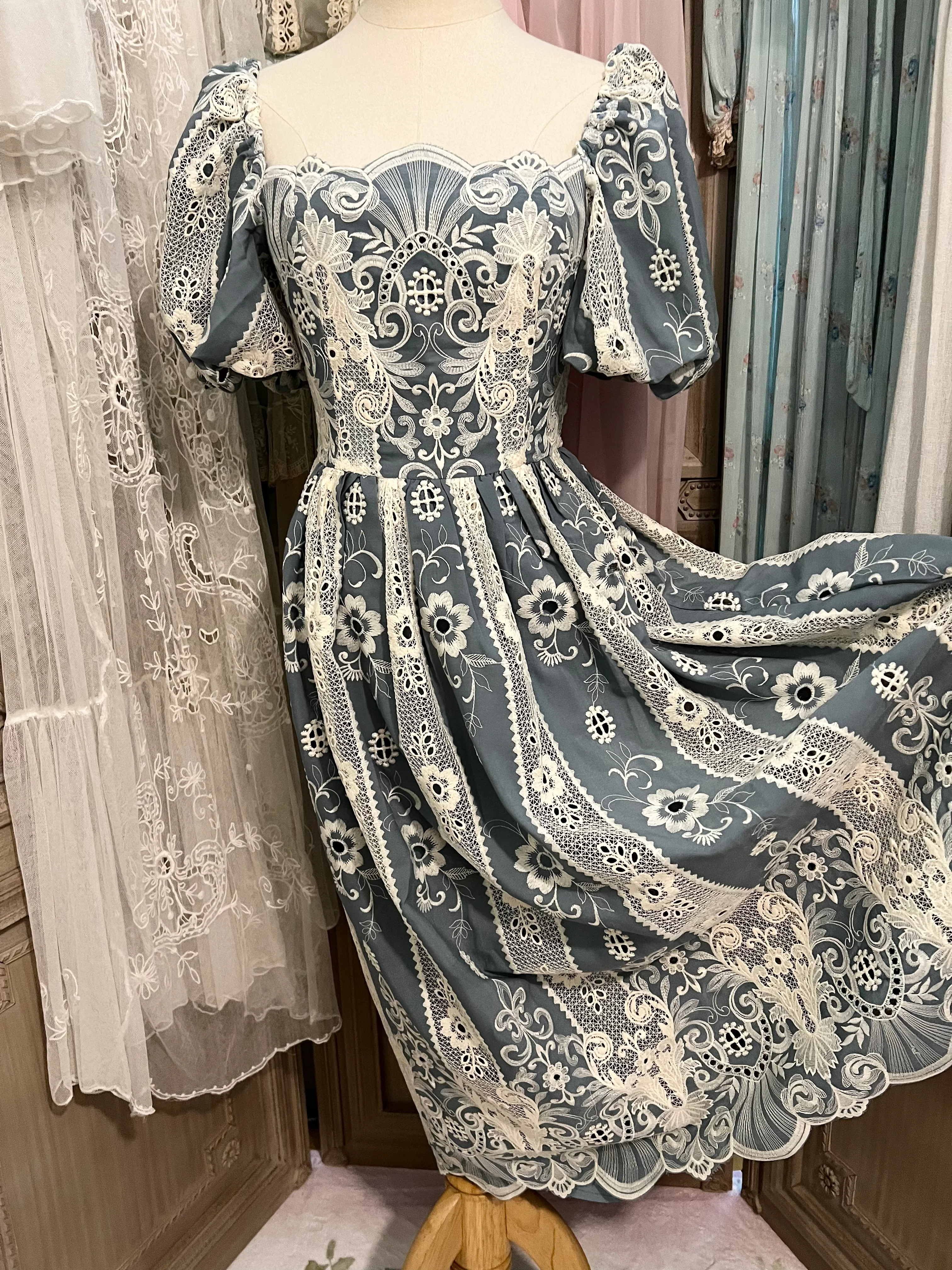 Silhouette romance dress - Image 11