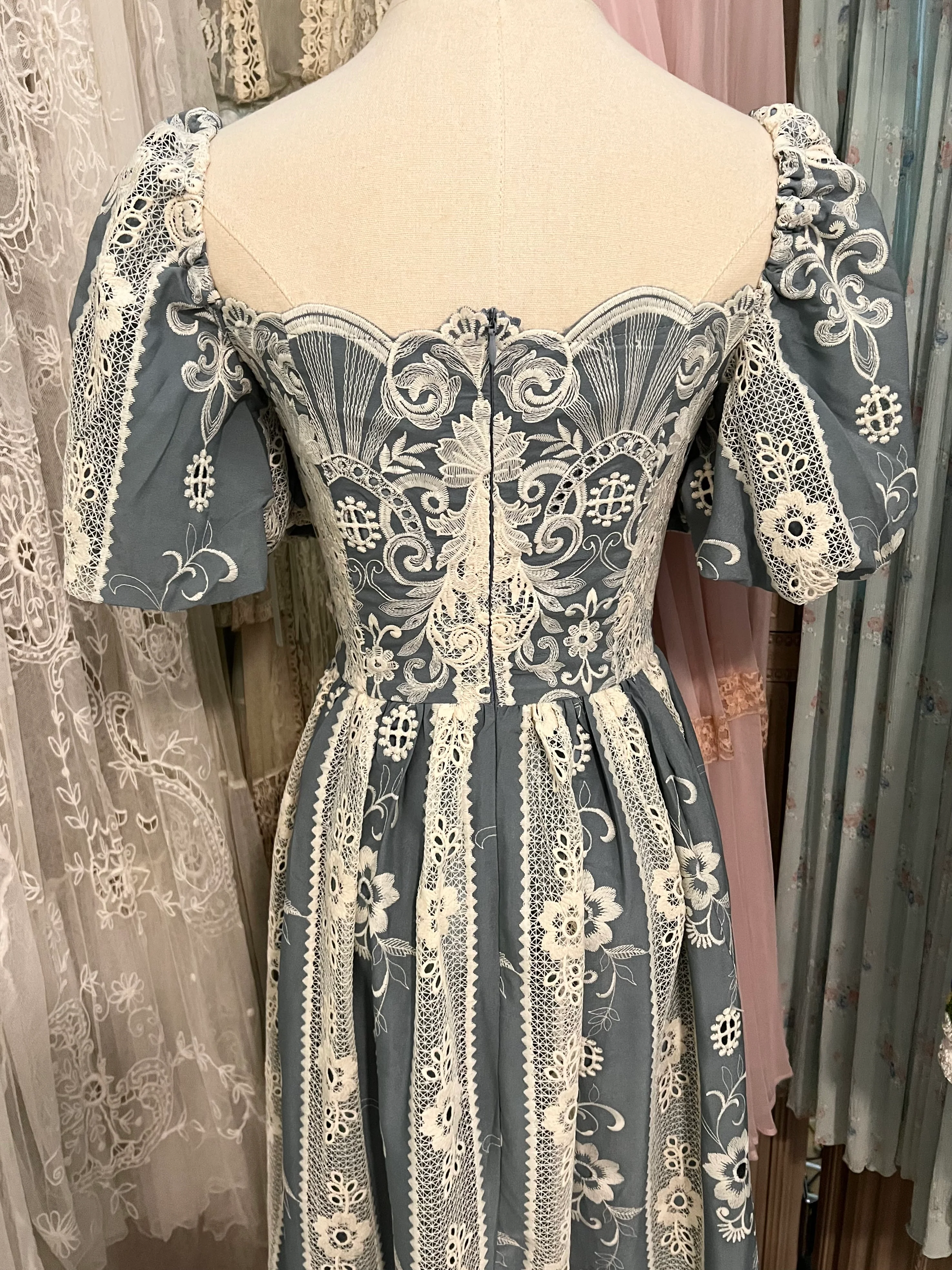 Silhouette romance dress - Image 12