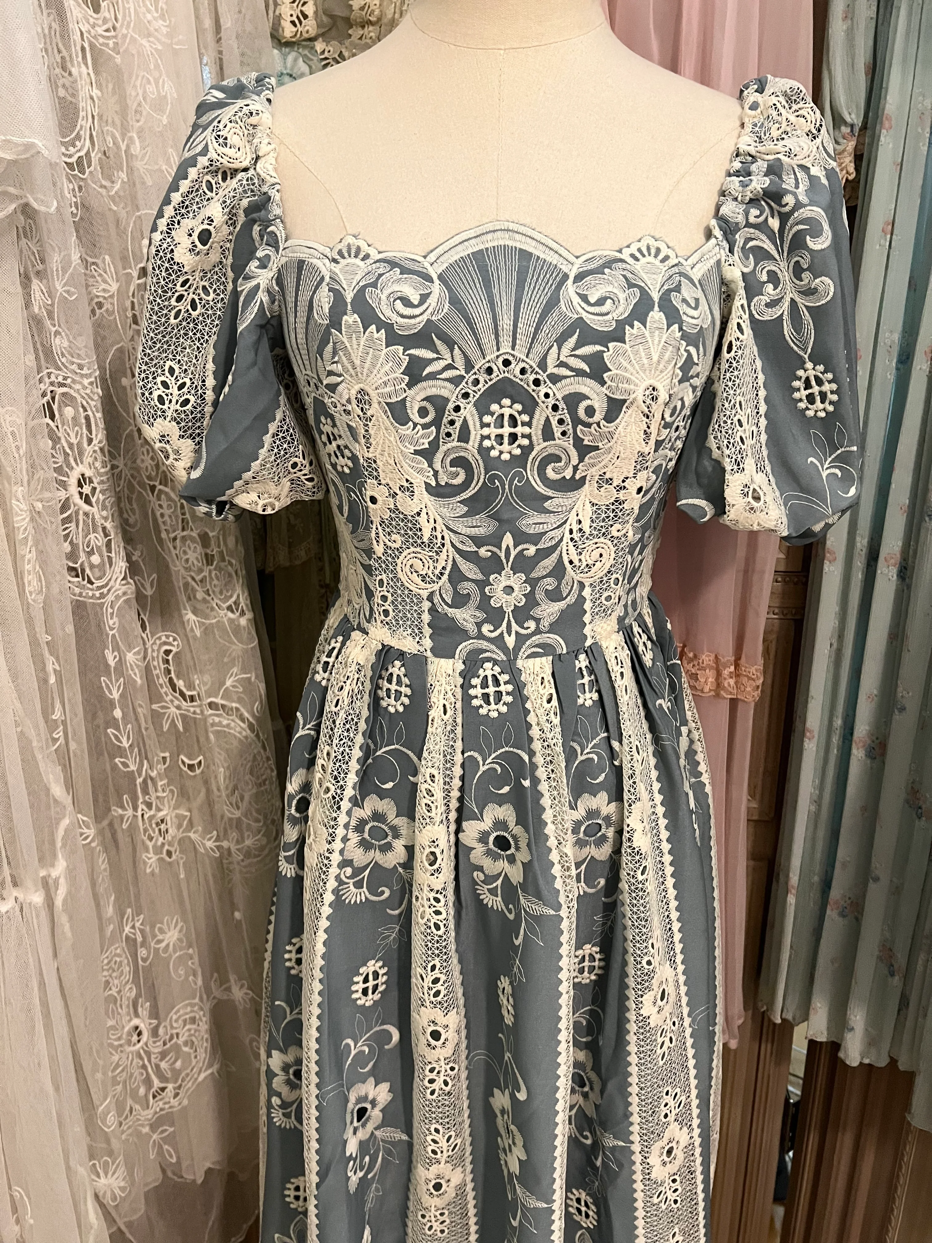 Silhouette romance dress - Image 7