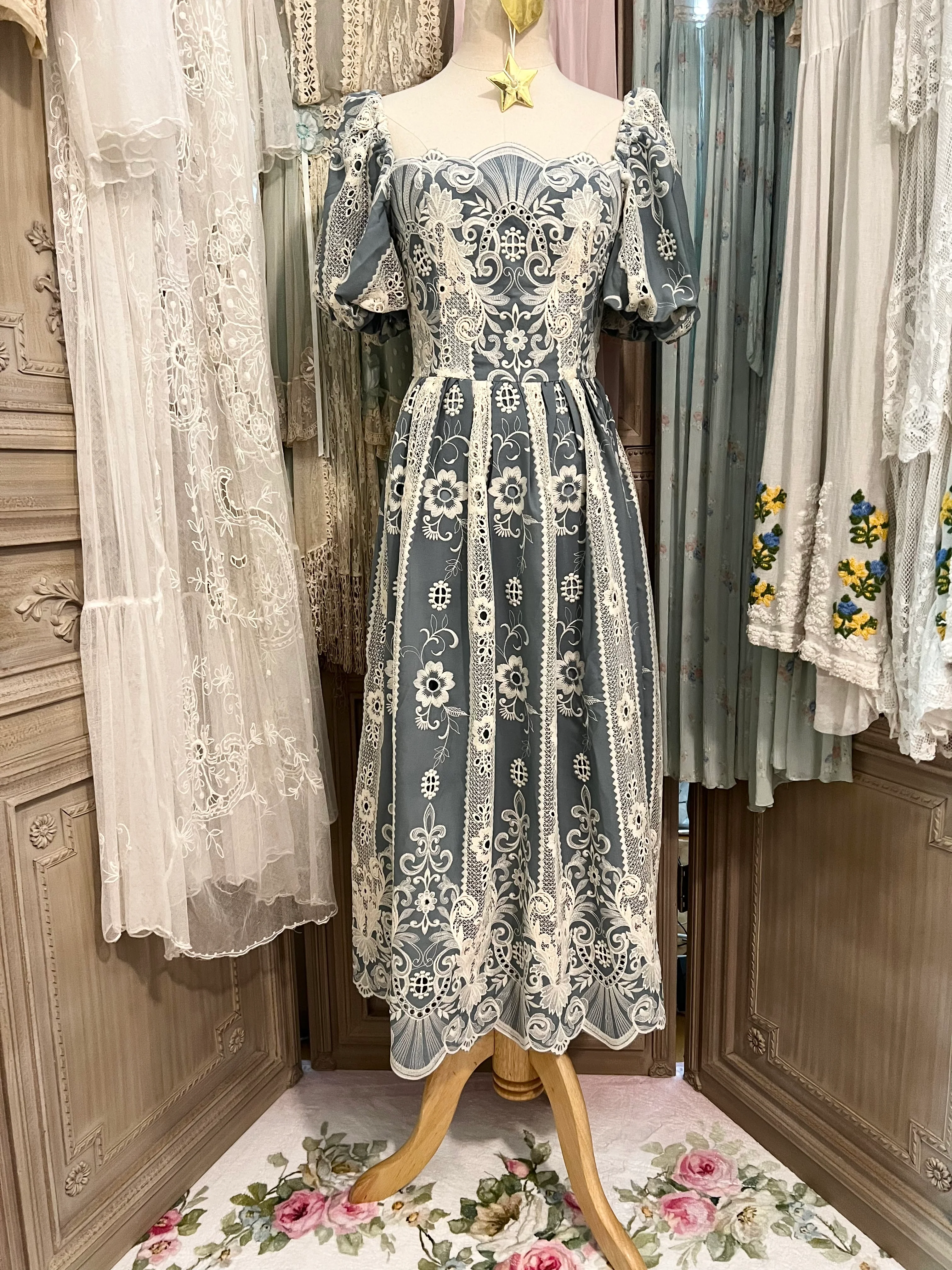 Silhouette romance dress - Image 8