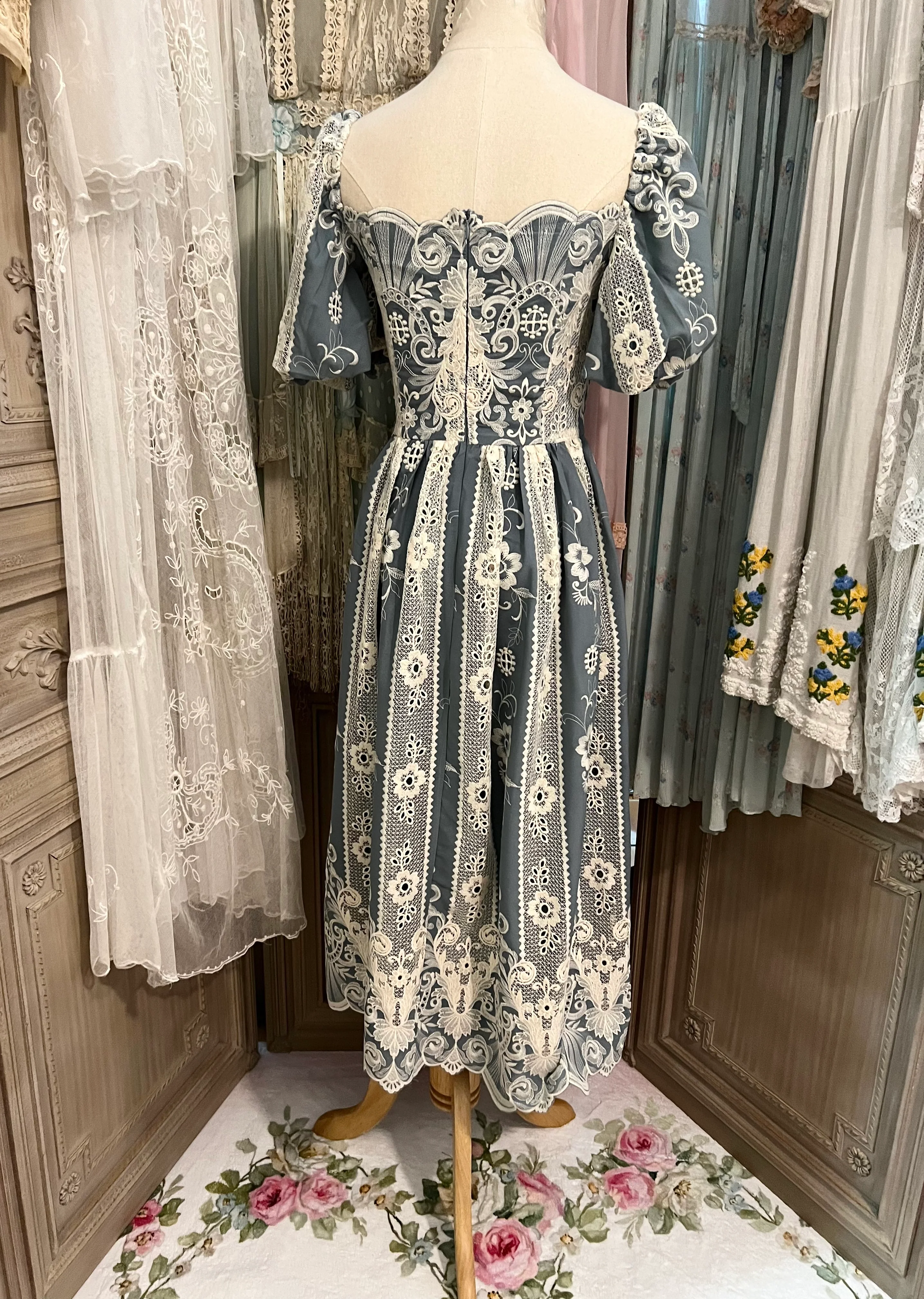 Silhouette romance dress - Image 9