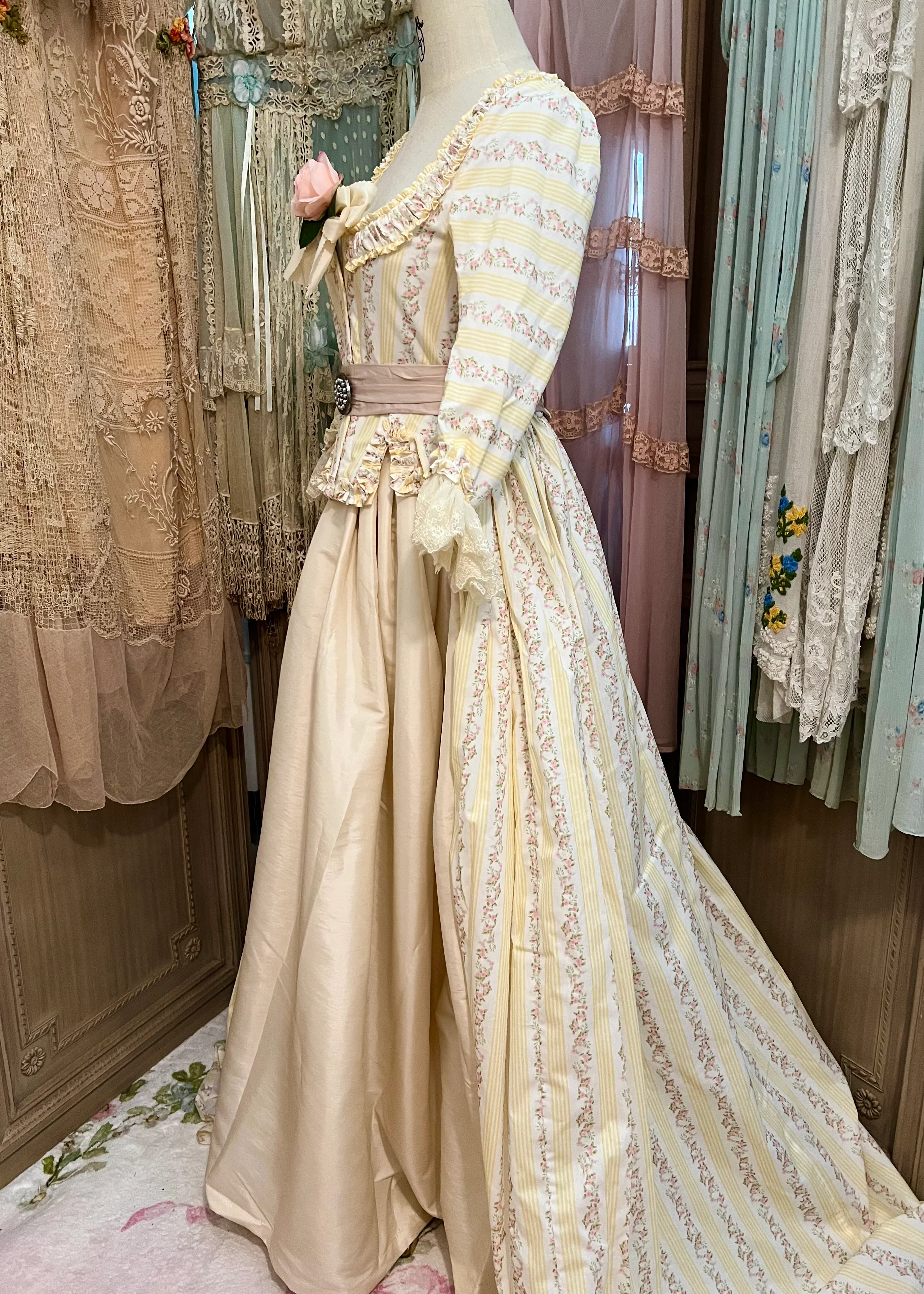 The porcelain gown - Image 31